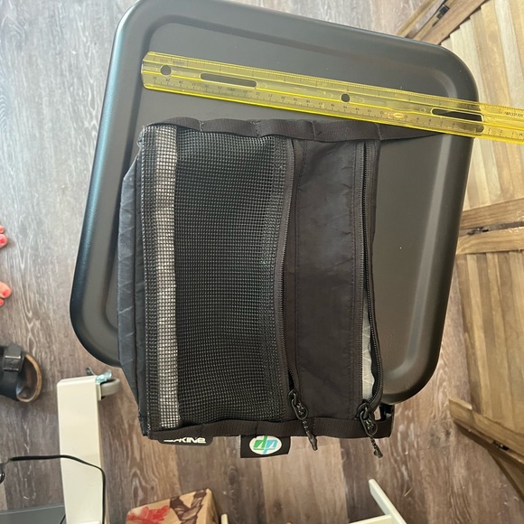 Dakine purse. Black Crossbody Bag. Durable. - Picture 5 of 8